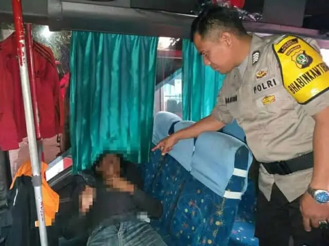 Diduga Sakit, Supir Agra Mas Ditemukan Meninggal Didalam Bus Diduga Sakit, Supir Agra Mas Ditemukan Meninggal Didalam Bus