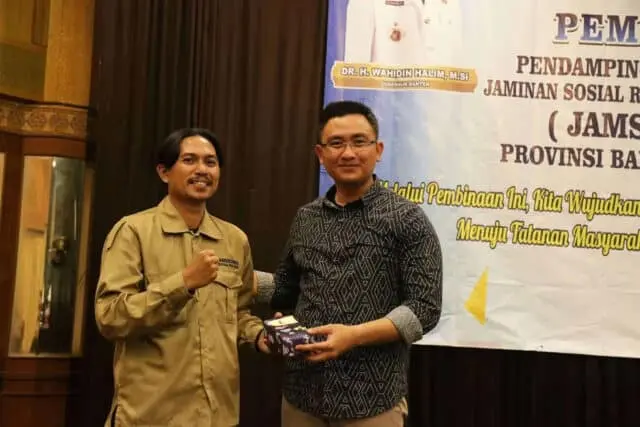 Mengurai Kemiskinan Melalui Jamsosratu Mengurai Kemiskinan Melalui Jamsosratu