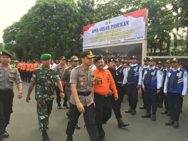 Polres Metro Tangerang Kota Gelar Pasukan Siaga Banjir Polres Metro Tangerang Kota Gelar Pasukan Siaga Banjir