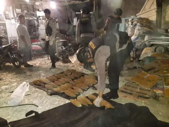 Heboh, Puluhan Bom Mortir di Temukan di Lapak Rongsokan Heboh, Puluhan Bom Mortir di Temukan di Lapak Rongsokan