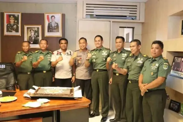HUT Brimob ke-73 : Dandim Beri Kejutan Kapolres Metro Tangerang Kota HUT Brimob ke-73 : Dandim Beri Kejutan Kapolres Metro Tangerang Kota