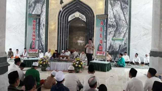 Peringati Maulid Nabi, Kapolsek Kunjungi Masjid AT-Taufiq Karawaci Peringati Maulid Nabi, Kapolsek Kunjungi Masjid AT-Taufiq Karawaci