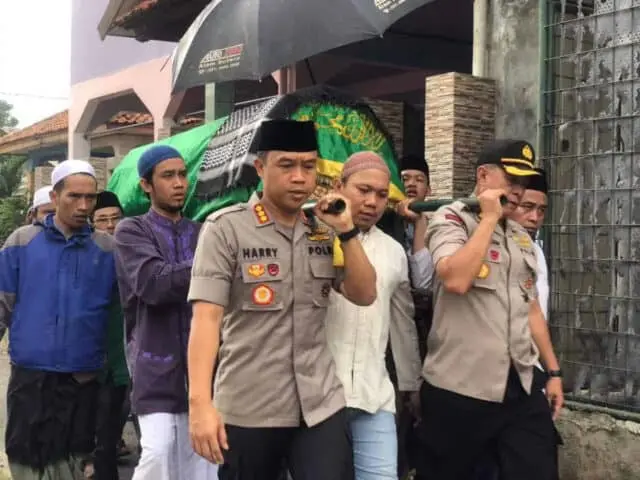 Kapolres Metro Tangerang Kota Hadiri Pemakaman Korban Pick up Maut Kapolres Metro Tangerang Kota Hadiri Pemakaman Korban Pick up Maut