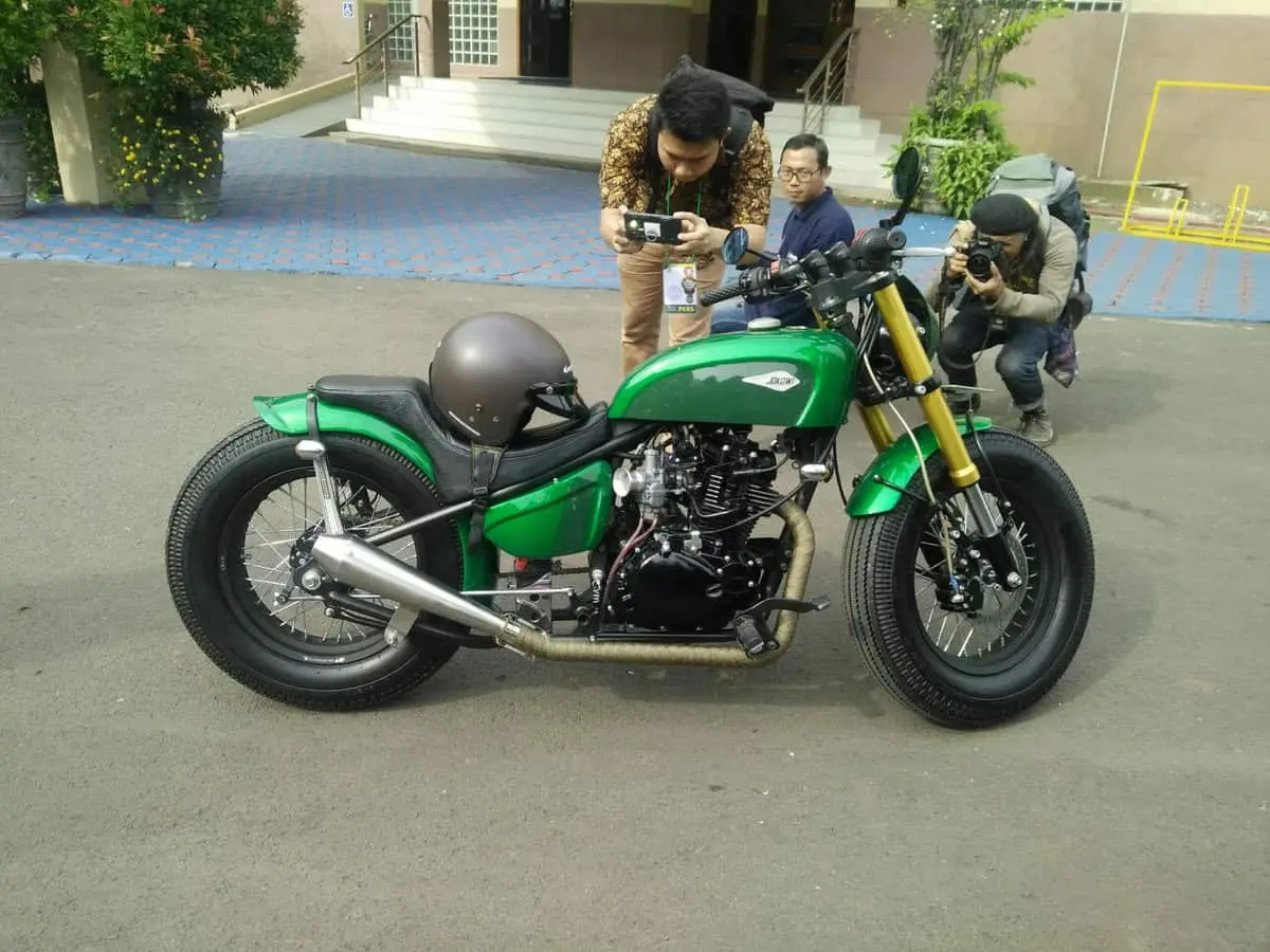 Blusukan ke Pasar Anyar di Tangerang Jokowi Gunakan Motor Custom Blusukan ke Pasar Anyar di Tangerang Jokowi Gunakan Motor Custom
