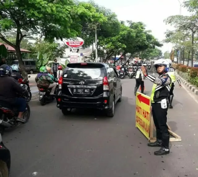 Contra Flow Ciater Raya Berlaku Hingga 3 Minggu Kedepan Contra Flow Ciater Raya Berlaku Hingga 3 Minggu Kedepan