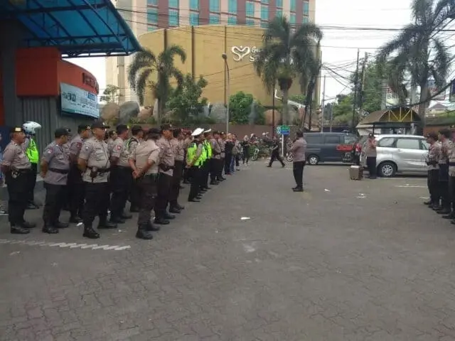Buruh Banten Bersatu Unras Menuju Rumdin Gubernur, Polisi Lakukan Pengawalan dan Pengamanan Buruh Banten Bersatu Unras Menuju Rumdin Gubernur, Polisi Lakukan Pengawalan dan Pengamanan