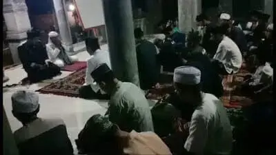 Doakan Negeri dan Pahlawan Ratusan Santri Majlis Al Ikhlas Gelar Dzikir dan Doa Doakan Negeri dan Pahlawan Ratusan Santri Majlis Al Ikhlas Gelar Dzikir dan Doa