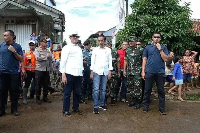 Tinjau Carita dan Labuan, Presiden Minta Penanganan Gerak Cepat