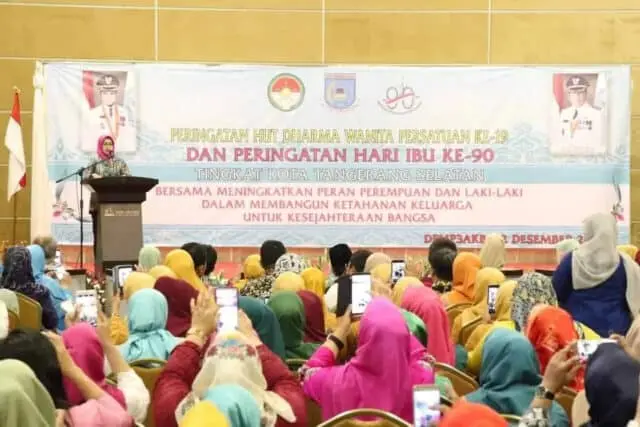 HUT Dharma Wanita dan Hari Ibu ke-90 Airin Utarakan Pesan Cinta Untuk Ibu-Ibu di Tangsel HUT Dharma Wanita dan Hari Ibu ke-90 Airin Utarakan Pesan Cinta Untuk Ibu-Ibu di Tangsel