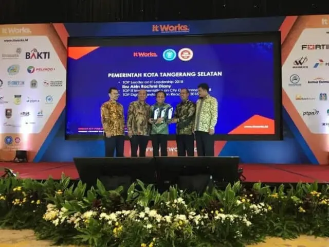 Tangsel Raih Tiga Penghargaan Top IT & Telco 2018 Tangsel Raih Tiga Penghargaan Top IT & Telco 2018