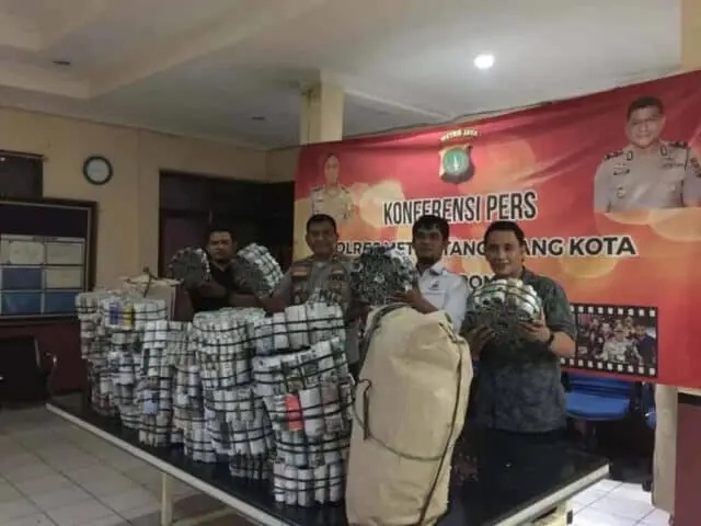 Oprasi Cipkon : Polisi Amankan 12.900 Butir Petasan Siap Edar Oprasi Cipkon : Polisi Amankan 12.900 Butir Petasan Siap Edar
