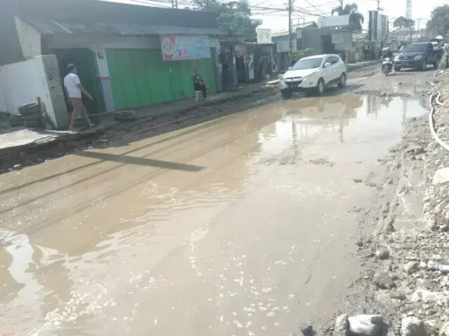 Jalan Raya Legok Dikeluh Warga, Banyak Lubang Jika Hujan Bagai Kubangan Kerbau Jalan Raya Legok Dikeluh Warga, Banyak Lubang Jika Hujan Bagai Kubangan Kerbau