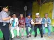 Comander Wish Kapolda Banten : Tim Jum'at Barokah Terus Berbagi dan Sapa Masyarakat