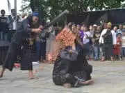 Ngeri ! Atraksi Budaya Debus Banten dan Beksi Betawi Digelar Komunitas Pantang Atraksi Budaya Debus Banten dan Beksi Betawi
