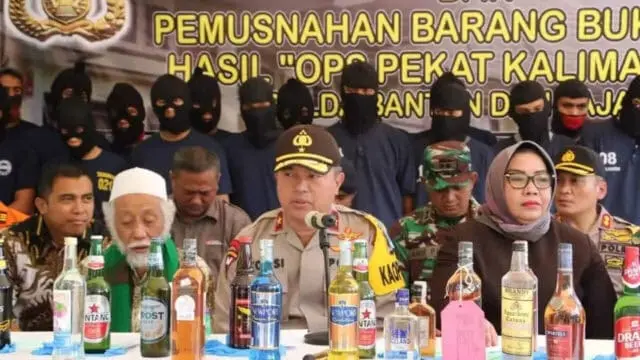 Polda Banten Musnahkan Ribuan Miras Ops Pekat Kalimaya 2018 Polda Banten Musnahkan Ribuan Miras Ops Pekat Kalimaya 2018