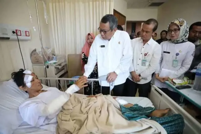 Wakil Walikota Tangsel Kunjungi pasien Korban Tsunami Wakil Walikota Tangsel Kunjungi pasien Korban Tsunami