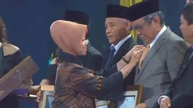 Tangsel Raih Penghargaan Anugrah Kencana Bidang KKBPK Tangsel Raih Penghargaan Anugrah Kencana Bidang KKBPK