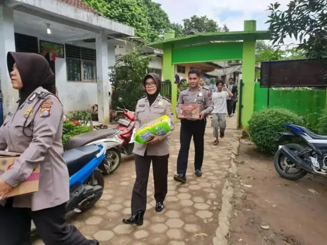 Desa Sumur di Kunjungi Kapolda Banten Desa Sumur di Kunjungi Kapolda Banten