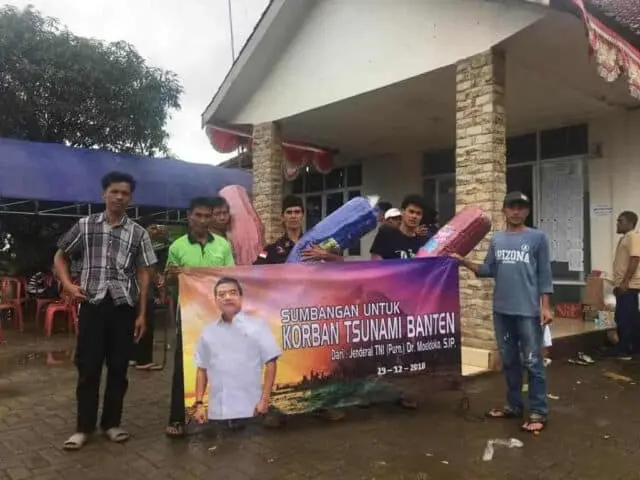 Moeldoko Kirim 2 Truk Bantuan Korban Tsunami Selat Sunda