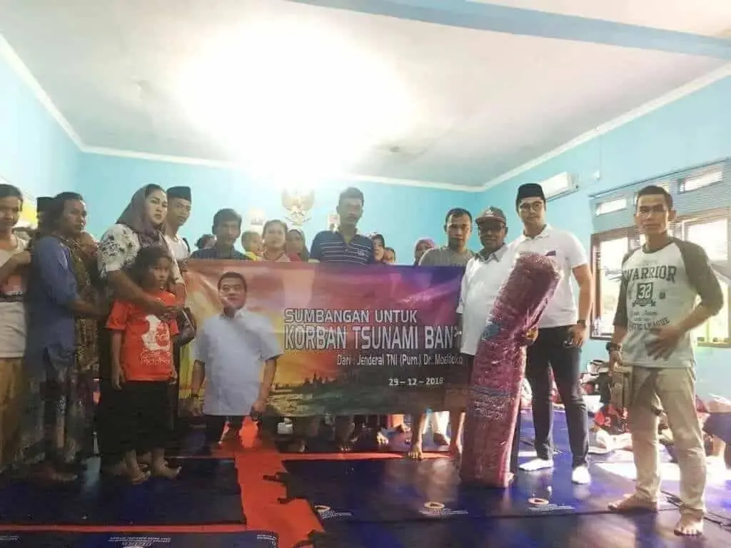 Moeldoko Kirim 2 Truk Bantuan Korban Tsunami Selat Sunda Moeldoko Kirim 2 Truk Bantuan Korban Tsunami Selat Sunda