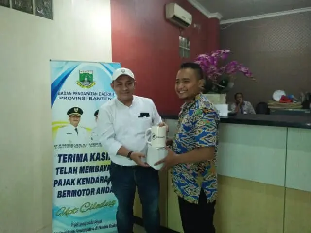 Samsat Online : Komisioner KPU Kota Tangerang Taat Bayar Pajak Kendaraan Samsat Online : Komisioner KPU Kota Tangerang Taat Bayar Pajak Kendaraan