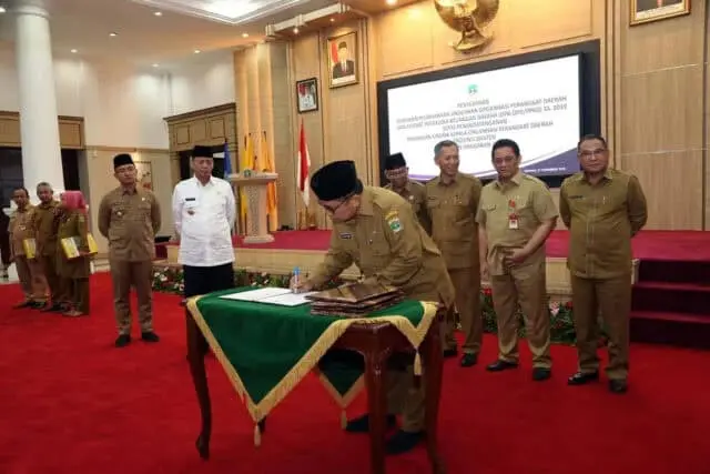 Serahkan DPA Tahun 2019, WH Ajak kepala OPD Evaluasi dan Interopeksi Diri Serahkan DPA Tahun 2019, WH Ajak kepala OPD Evaluasi dan Interopeksi Diri