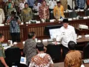 Gubernur WH Dengan Wapres JK Rapat Terbatas Bahas Transportasi Jabodetabek Gubernur WH Dengan Wapres JK Rapat Terbatas Bahas Transportasi Jabodetabek