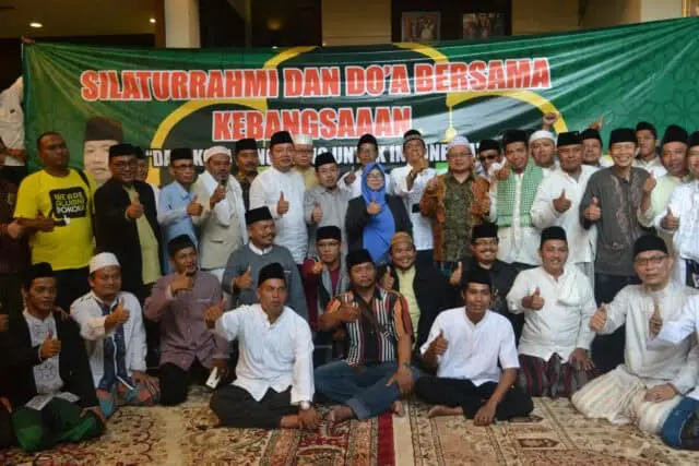 TKD dan Kyai se-Kota Tangerang Dukung Jokowi - Ma'ruf Amin TKD dan Kyai se-Kota Tangerang Dukung Jokowi - Ma'ruf Amin