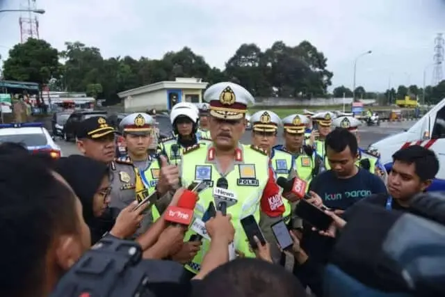 Kakorlantas Polri : Jangan Ada Duka, Doakan Korban Bencana di Malam Pergantian Tahun Kakorlantas Polri : Jangan Ada Duka, Doakan Korban Bencana di Malam Pergantian Tahun