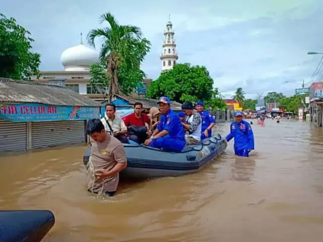 6 Kampung Terendam Banjir, Polda Banten Evakuasi Korban 6 Kampung Terendam Banjir, Polda Banten Evakuasi Korban