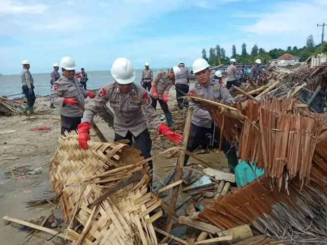 Prajurit Brimob : Jiwa Raga Kami Demi Kemanusiaan Prajurit Brimob : Jiwa Raga Kami Demi Kemanusiaan