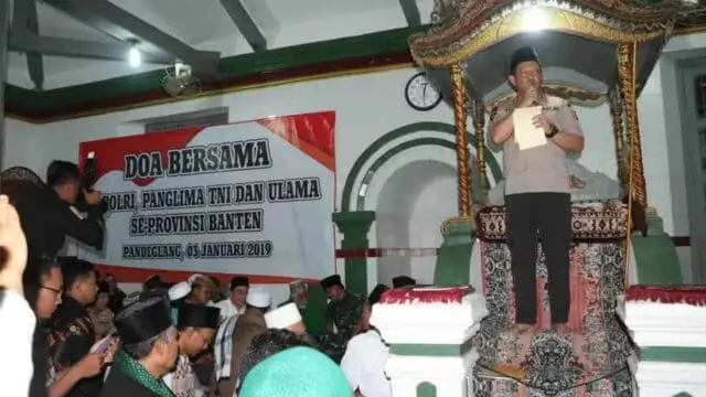 Kapolri Kunjungi Posko Tsunami dan Pimpin Doa Bersama Kapolri Kunjungi Posko Tsunami dan Pimpin Doa Bersama