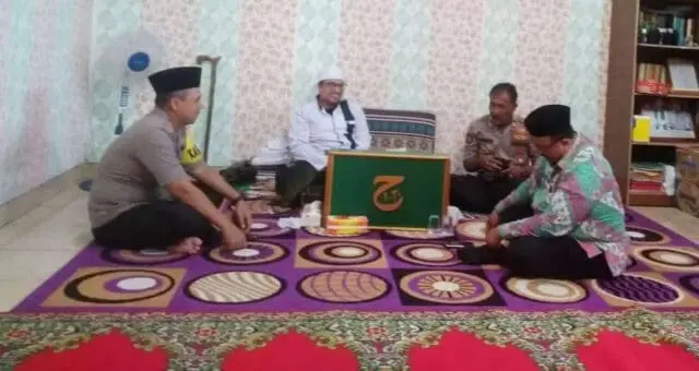 Silaturahmi, Kapolres Tangsel Kunjungi Habib Lutfi Bin Muhammad Al Haddad Silaturahmi, Kapolres Tangsel Kunjungi Habib Lutfi Bin Muhammad Al Haddad