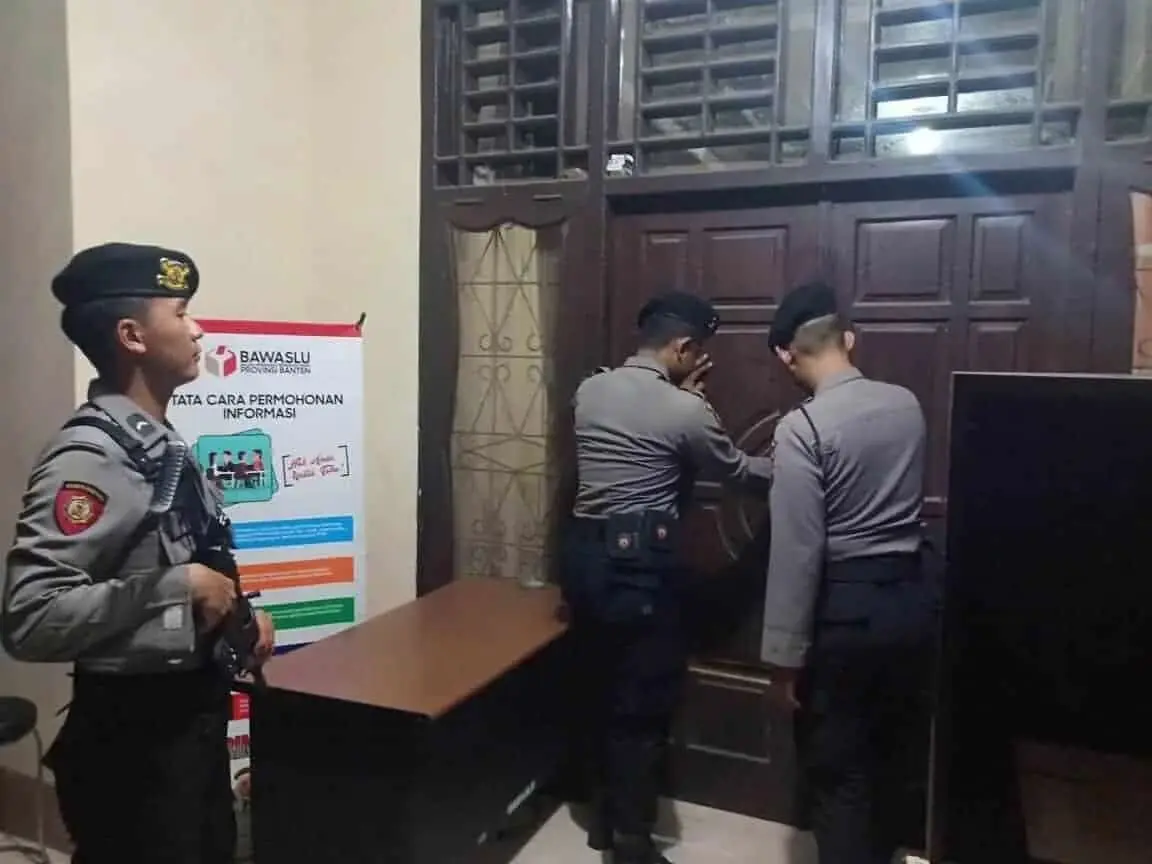 Dit Samapta Polda Banten lakukan pengamanan Kantor Bawaslu