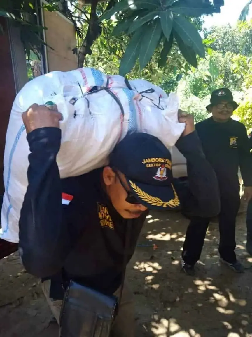 Pokdar Sektor Cipondoh Salurkan Langsung Donasi Korban Tsunami Banten Pokdar Sektor Cipondoh Salurkan Langsung Donasi Korban Tsunami Banten