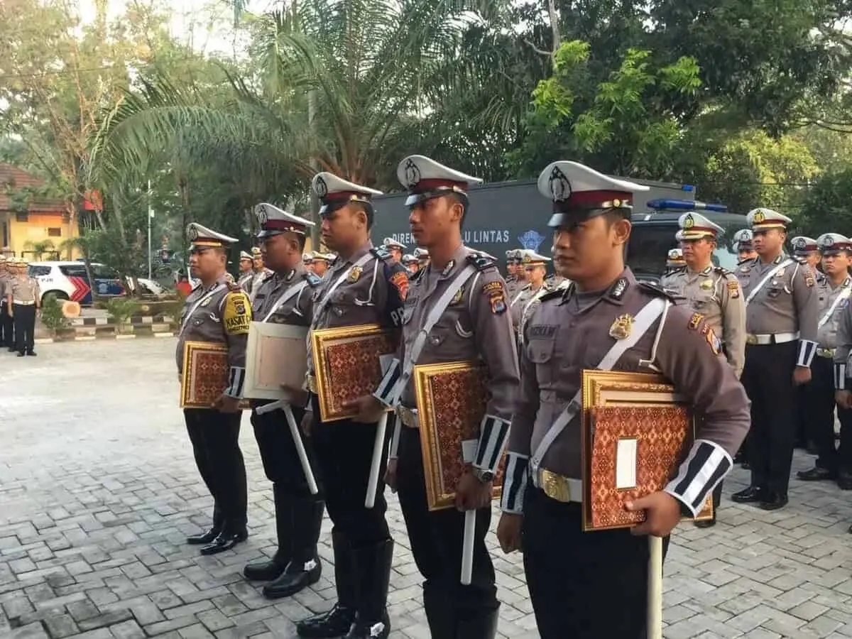 Polisi Patroli Gagalkan Pembobol Mesin ATM Diberi Penghargaan Polisi Patroli Gagalkan Pembobol Mesin ATM Diberi Penghargaan