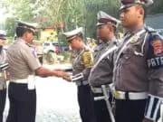 Polisi Patroli Gagalkan Pembobol Mesin ATM Diberi Penghargaan Polisi Patroli Gagalkan Pembobol Mesin ATM di Serang