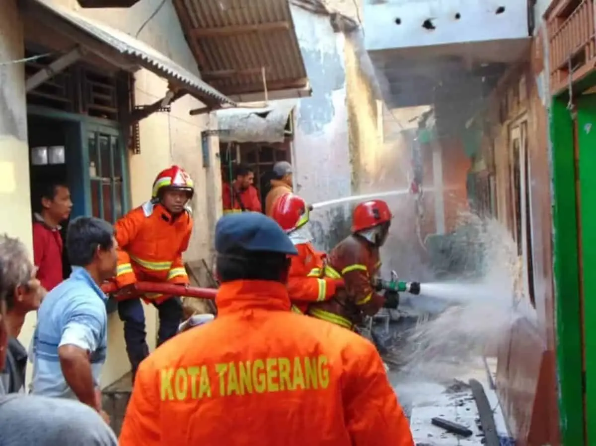 Ditinggal Bekerja, 3 Rumah Habis Dilalap Api di Kota Tangerang Ditinggal Bekerja, 3 Rumah Habis Dilalap Api di Kota Tangerang