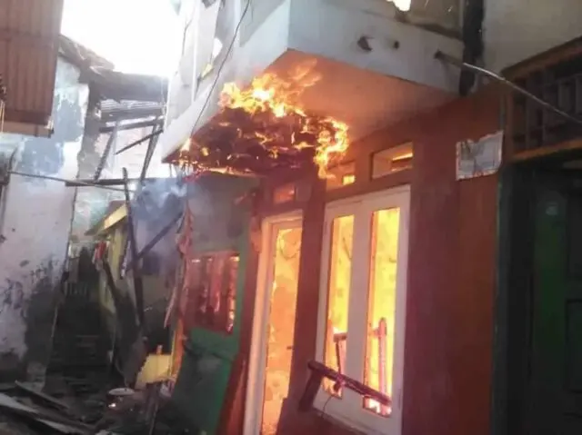 Ditinggal Bekerja, 3 Rumah Habis Dilalap Api di Kota Tangerang Ditinggal Bekerja, 3 Rumah Habis Dilalap Api di Kota Tangerang