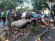 Sebabkan Warga Kecelakaan Pembuatan Drainase Disoal Sebabkan Warga Kecelakaan Pembuatan Drainase Disoal