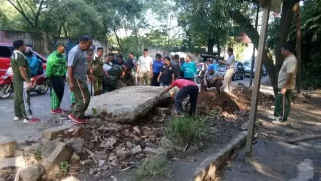 Sebabkan Warga Kecelakaan Pembuatan Drainase Disoal Sebabkan Warga Kecelakaan Pembuatan Drainase Disoal