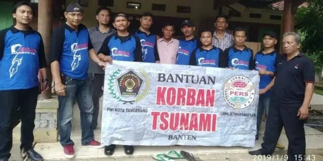 JTR Serahkan Bantuan, Warga : Kami Membutuhkan Rumah Tinggal