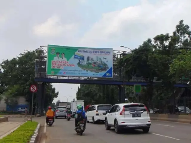 Butuh Perbaikan, JPO Cikokol Mulai Kropos dan Berlubang Butuh Perbaikan, JPO Cikokol Mulai Kropos dan Berlubang