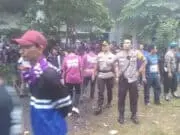 Dihentikan Polisi, Supporter LBV Terus Berdatangan di Perayaan HUT Ke-17 Dihentikan Polisi, Supporter LBV Terus Berdatangan di Perayaan HUT Ke-17