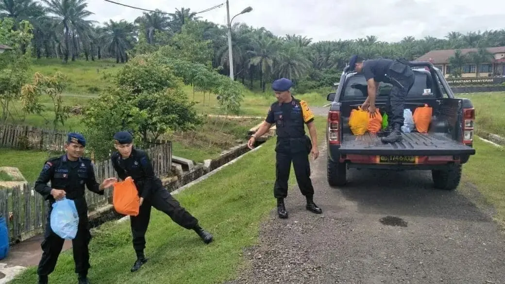 Satbrimobda Banten Salurkan ZIS ke Lebak Satbrimobda Banten Salurkan ZIS ke Lebak