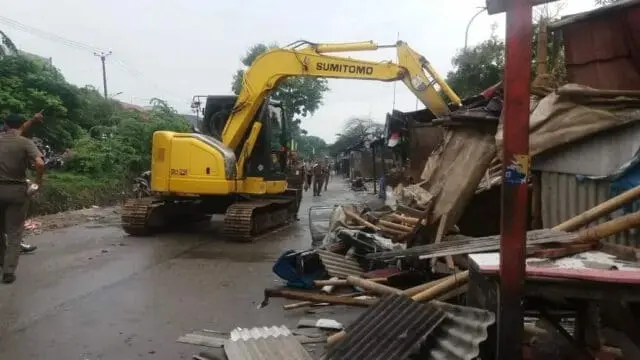 Dikeluh Warga, 38 Kios di Sipon Kota Tangerang Ditertibkan Dikeluh Warga, 38 Kios di Sipon Kota Tangerang Ditertibkan