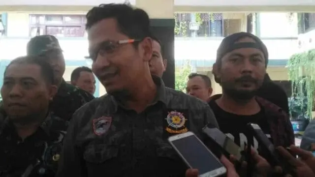 Tampar Wartawan, AM Dibebas Tugaskan Dari Danton Jadi Staf Biasa Tampar Wartawan, AM Dibebas Tugaskan Dari Danton Jadi Staf Biasa