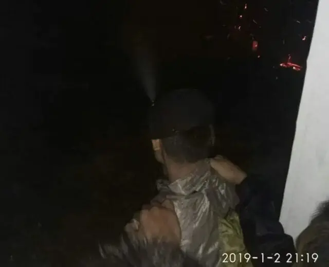 Villa Posko Tsunami Terbakar, Polisi dan Tagana Padamkan Api Villa Posko Tsunami Terbakar, Polisi dan Tagana Padamkan Api