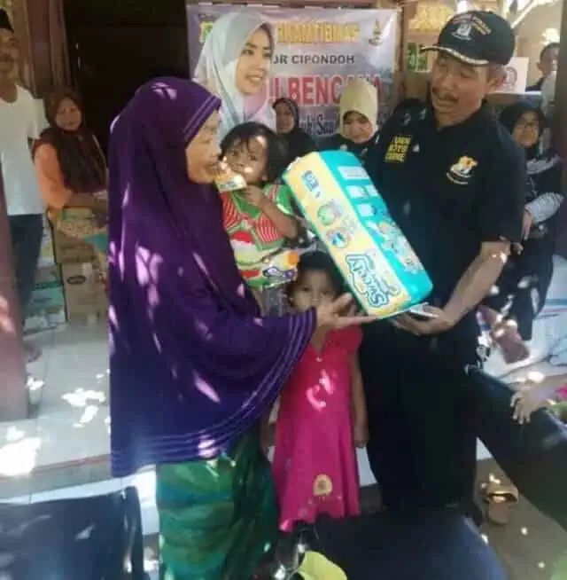 Pokdar Sektor Cipondoh Salurkan Langsung Donasi Korban Tsunami Banten Pokdar Sektor Cipondoh Salurkan Langsung Donasi Korban Tsunami Banten