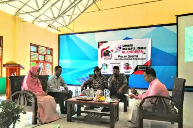 Peringati Milad ke-25 Tahun, Sekolah Al-Qudwah Gelar Seminar dan Karya Literasi Peringati Milad ke-25 Tahun, Sekolah Al-Qudwah Gelar Seminar dan Karya Literasi